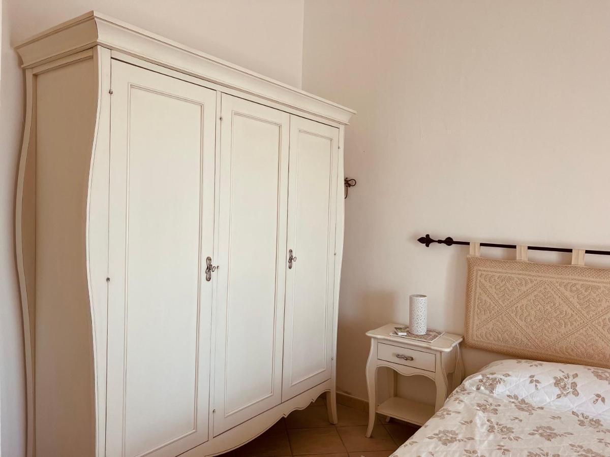 Villa A Golfo Aranci Con Vista Su Tavolara Marinella  Exteriör bild